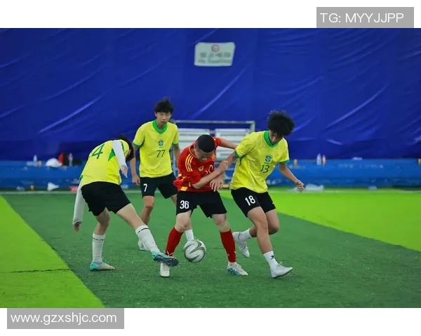 足球明星闭眼瞬间高清捕捉展现独特魅力与风采的精彩瞬间