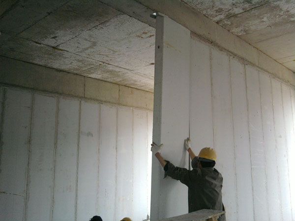 轻质隔墙板与ALC/AAC蒸压加气混凝土板的优势及应用解析